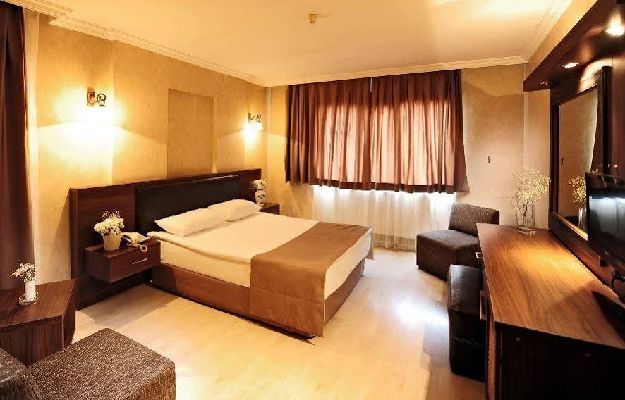 Uestuen Hotel Alsancak Esmirna Exterior foto